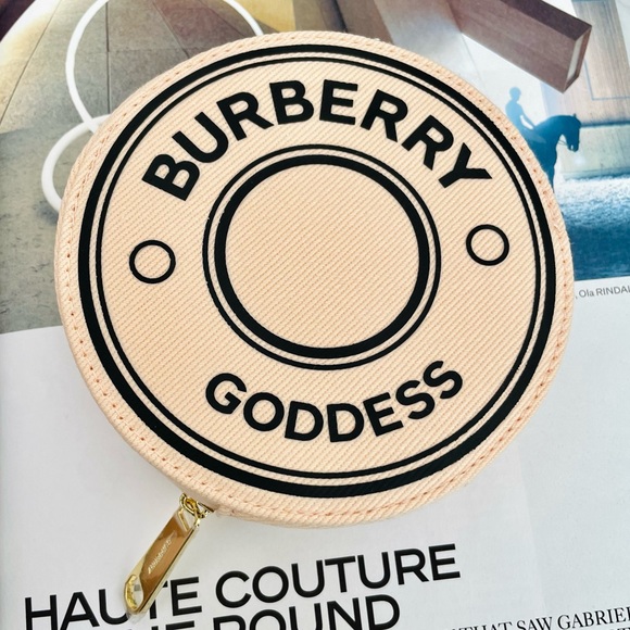 Burberry‎ Round Zip Bag/Jewelry Organizer